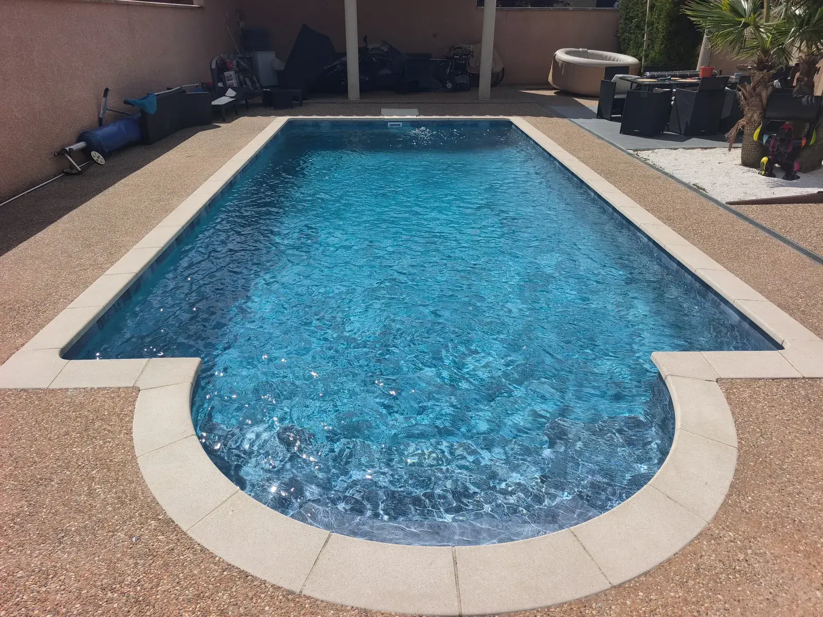 Piscine rénovée à Mâcon avec membrane armée 3D Haogenplast StoneTile Emerald