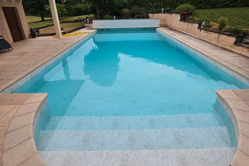 Piscine rénovée avec membrane armée 3D dans l’Est lyonnais