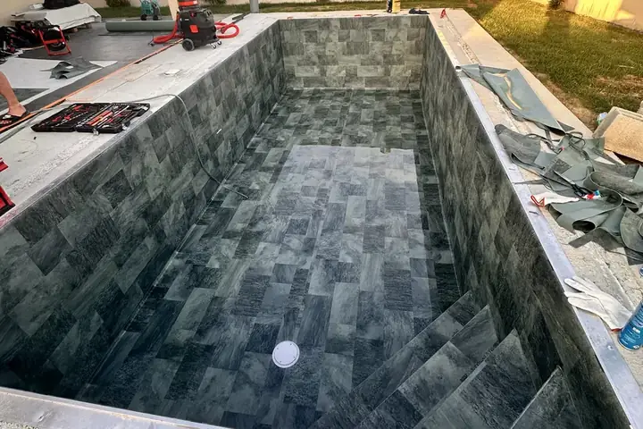 Piscine avec filtration rénovée dans l’Ouest lyonnais